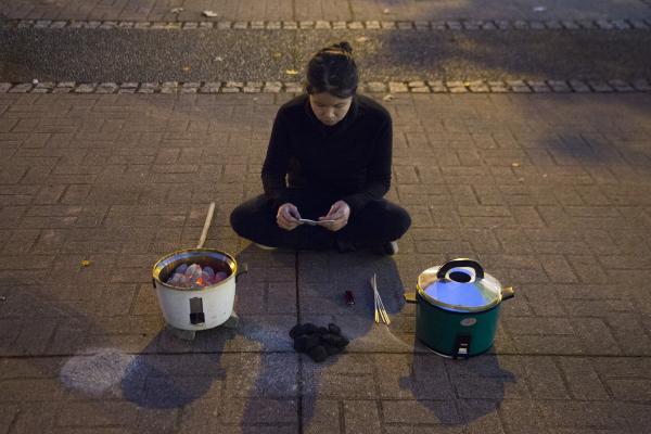 Sikarnt Skoolisariyaporn, Object without Shadow, 2017, stills from performance. Photo documentation by Sahand Mohajer.